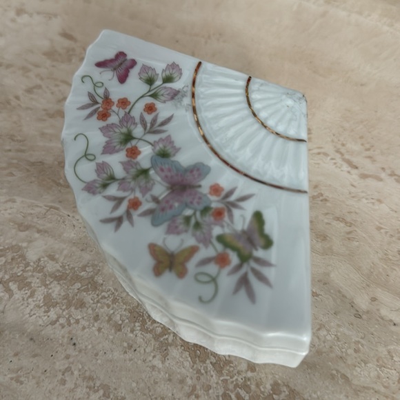 Avon 1980 Vintage Porcelain Jewelry Box with lid no chips or cracks - Picture 7 of 8